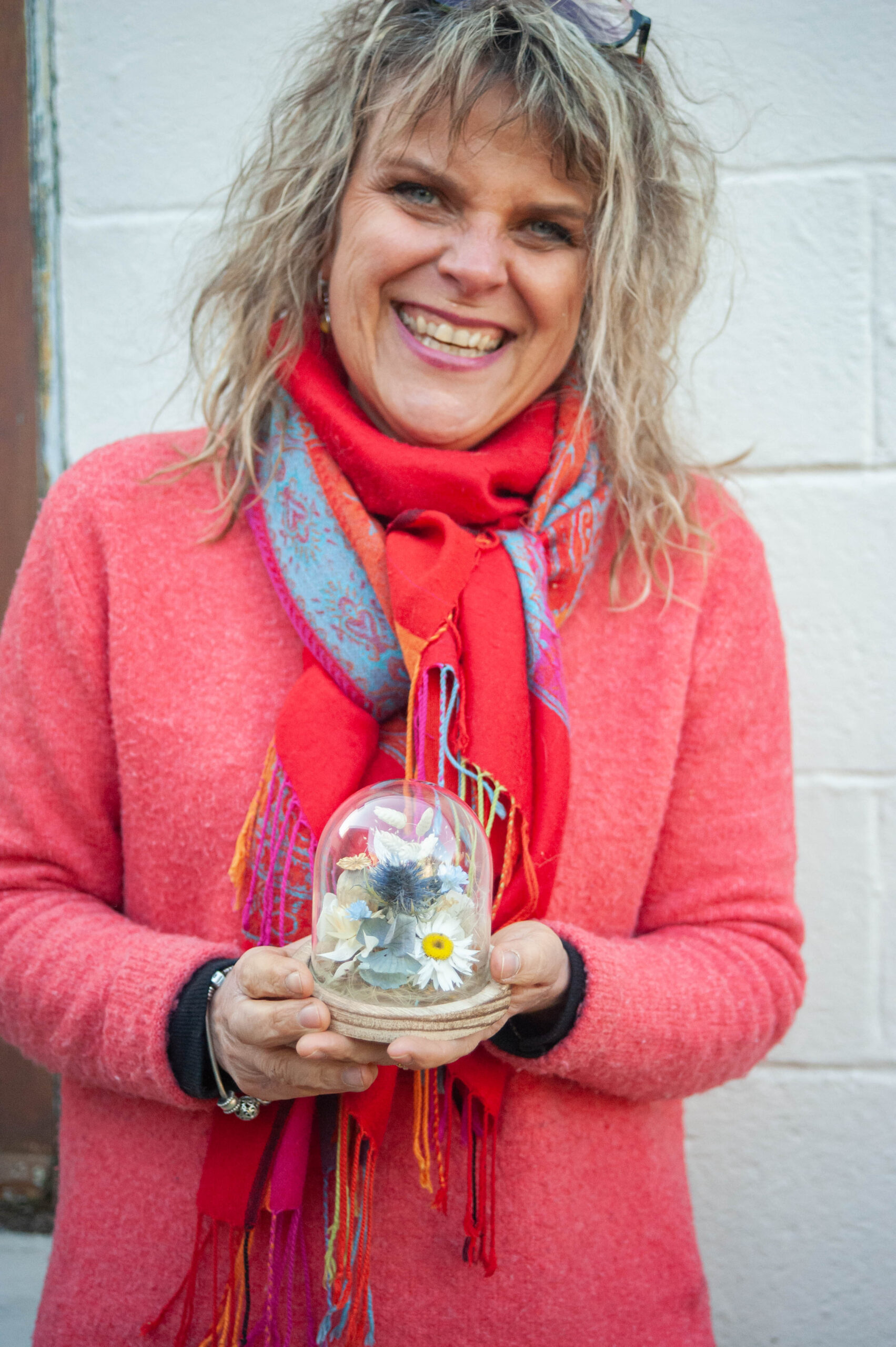 Création d'une cloche en fleurs séchées dans les teintes bleues et blanches