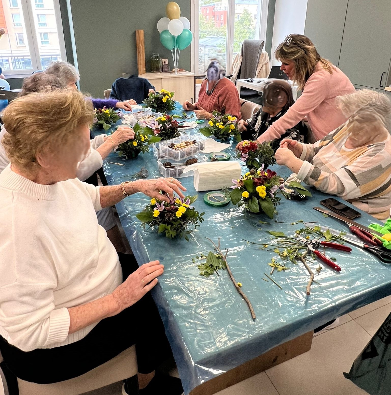 Atelier floral réalisé dans une maison séniore à Clamart