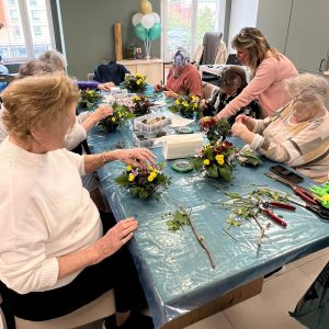 Atelier floral réalisé dans une maison séniore à Clamart